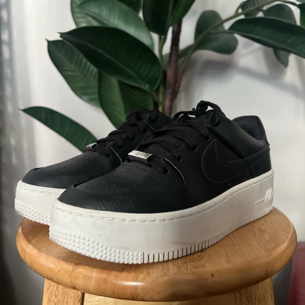 Nike Women's Black and White Trainers Size US 7.5